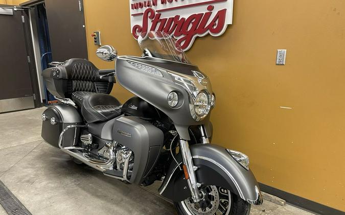 2019 Indian Motorcycle® Roadmaster® Steel Gray Smoke / Thunder Black Smoke