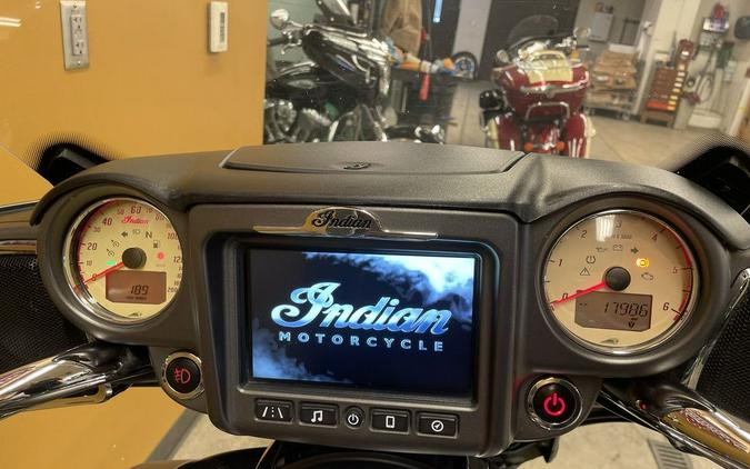 2019 Indian Motorcycle® Roadmaster® Steel Gray Smoke / Thunder Black Smoke