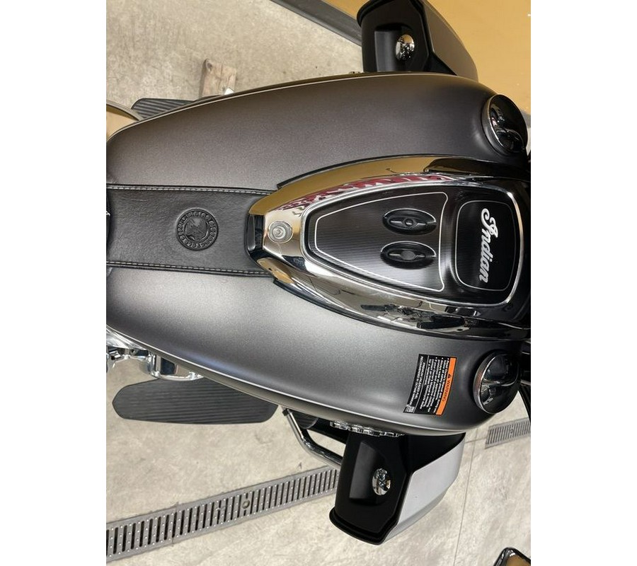 2019 Indian Motorcycle® Roadmaster® Steel Gray Smoke / Thunder Black Smoke