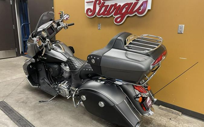 2019 Indian Motorcycle® Roadmaster® Steel Gray Smoke / Thunder Black Smoke