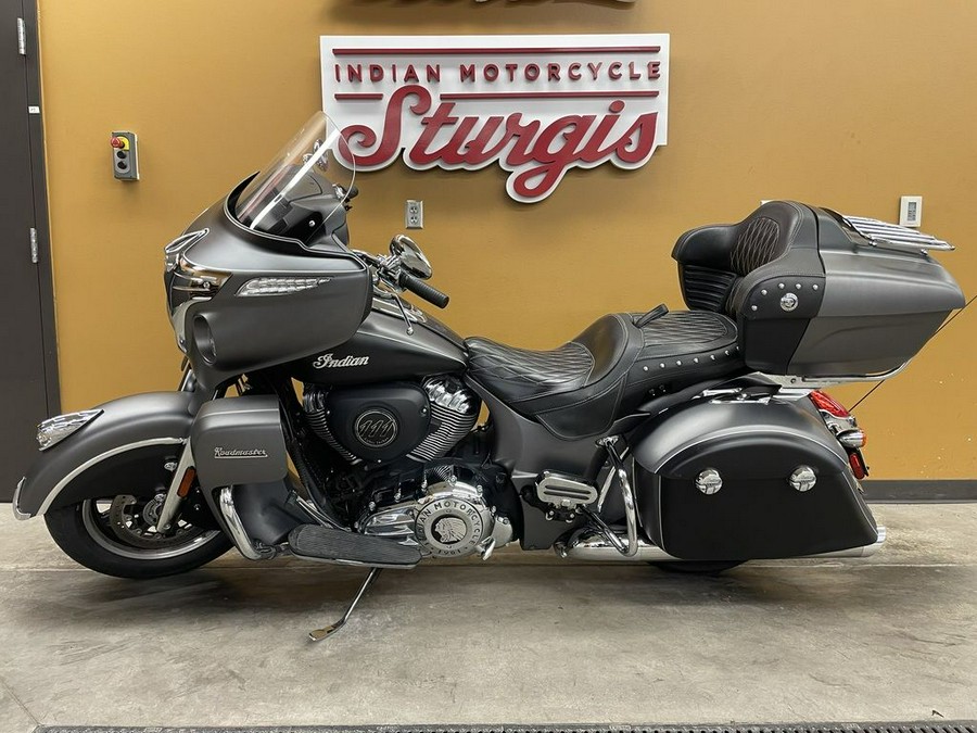 2019 Indian Motorcycle® Roadmaster® Steel Gray Smoke / Thunder Black Smoke