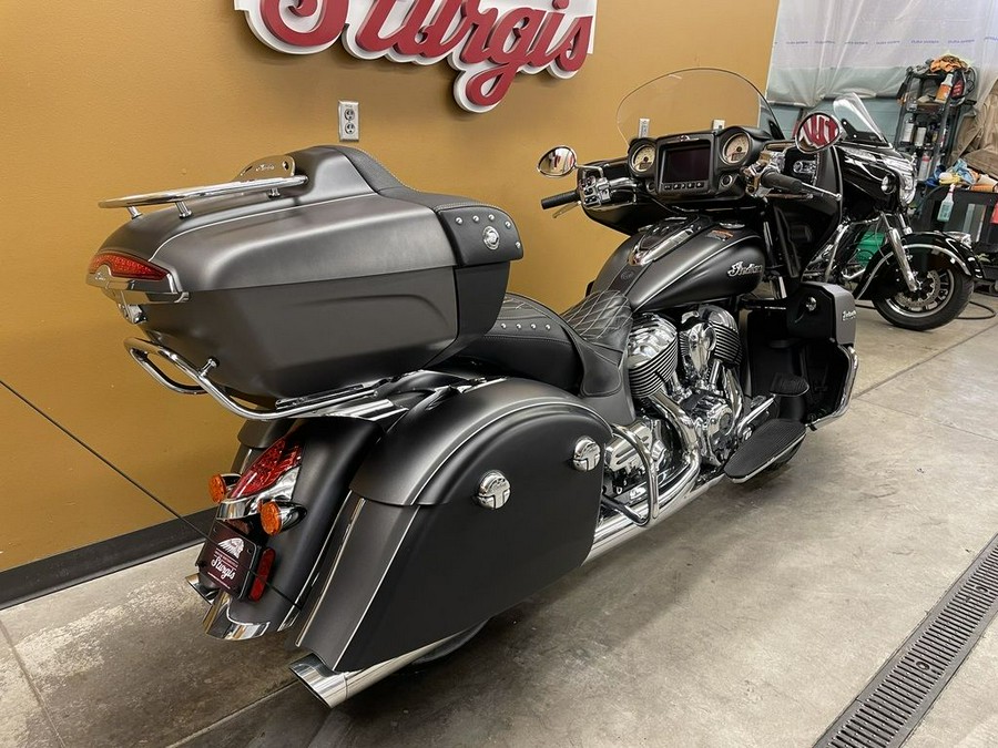 2019 Indian Motorcycle® Roadmaster® Steel Gray Smoke / Thunder Black Smoke