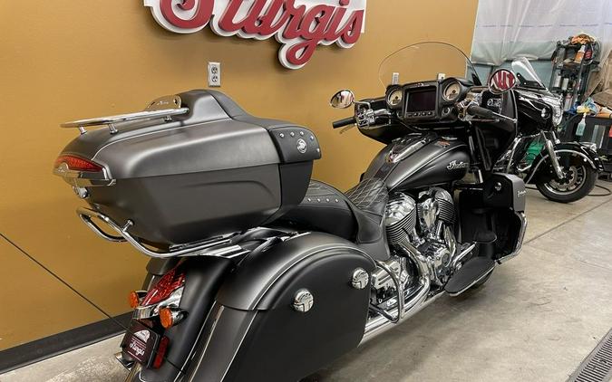 2019 Indian Motorcycle® Roadmaster® Steel Gray Smoke / Thunder Black Smoke