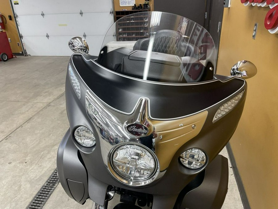 2019 Indian Motorcycle® Roadmaster® Steel Gray Smoke / Thunder Black Smoke