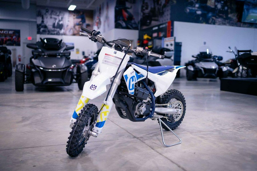 2024 Husqvarna® EE 3