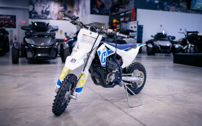 2024 Husqvarna® EE 3