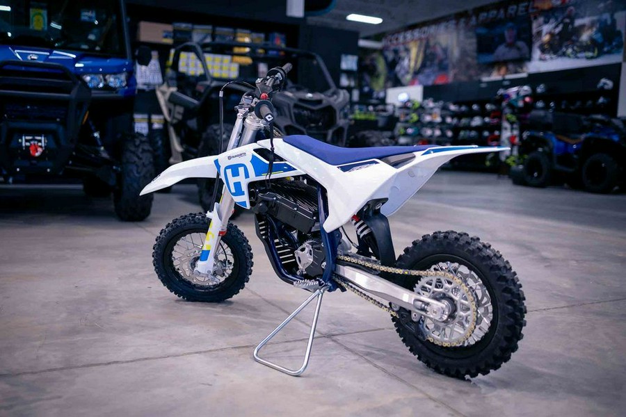 2024 Husqvarna® EE 3