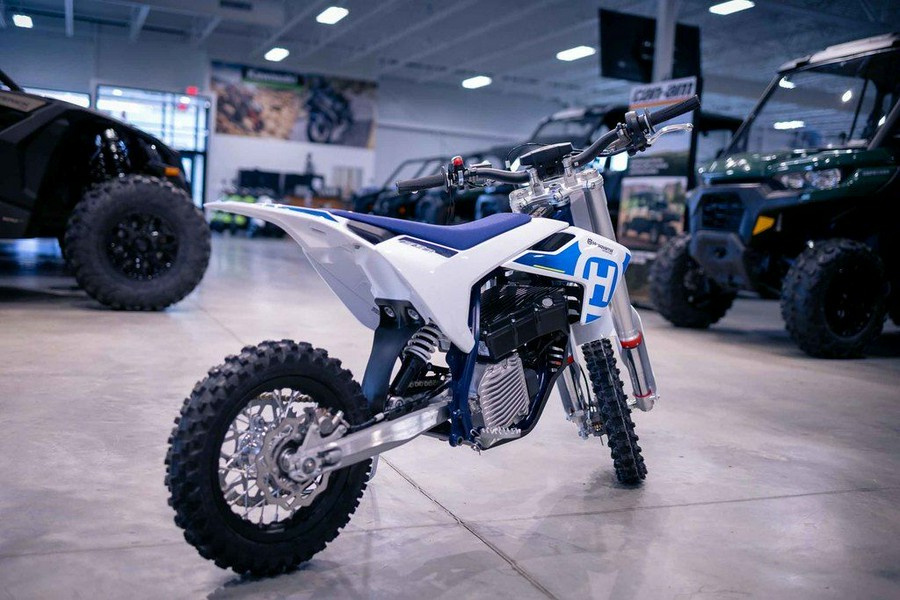 2024 Husqvarna® EE 3