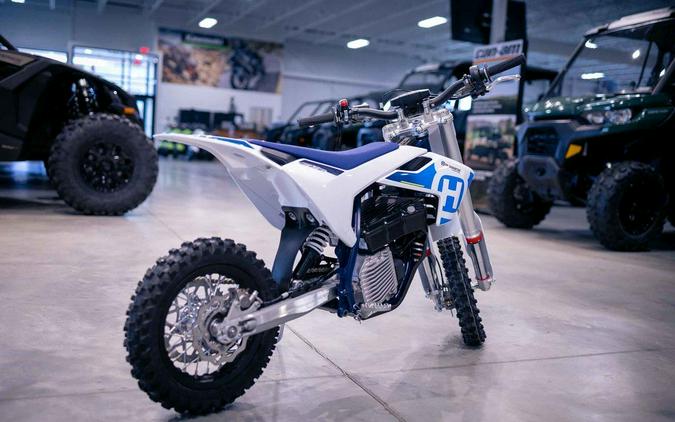 2024 Husqvarna® EE 3