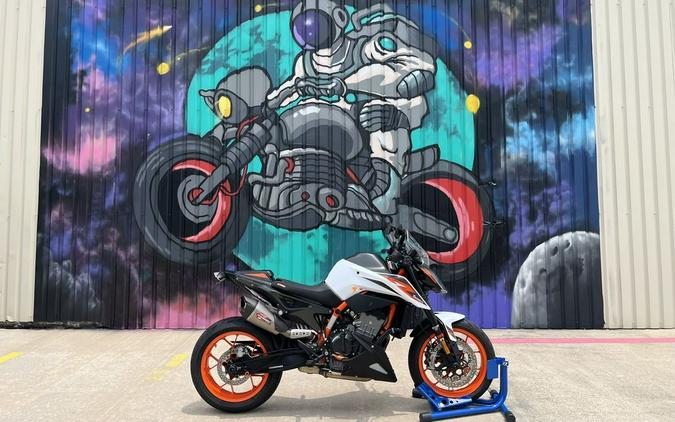 2020 KTM 890 Duke R