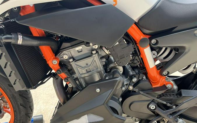 2020 KTM 890 Duke R