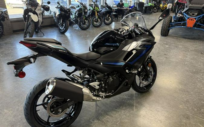 2025 Kawasaki Ninja® 500 SE ABS