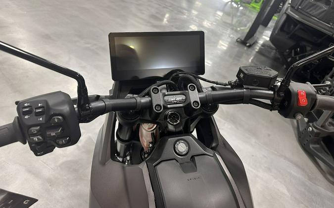 2025 Can-Am® 2W ORIGIN Black