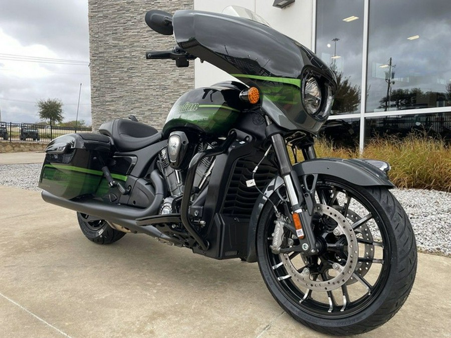 2026 Indian Chieftain Powerplus Dark Horse Signature Series Abyss Metallic / Cypher Gr