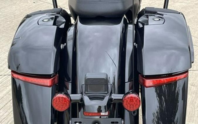 2026 Indian Challenger Dark Horse Signature Series Abyss Metallic / Red Allert