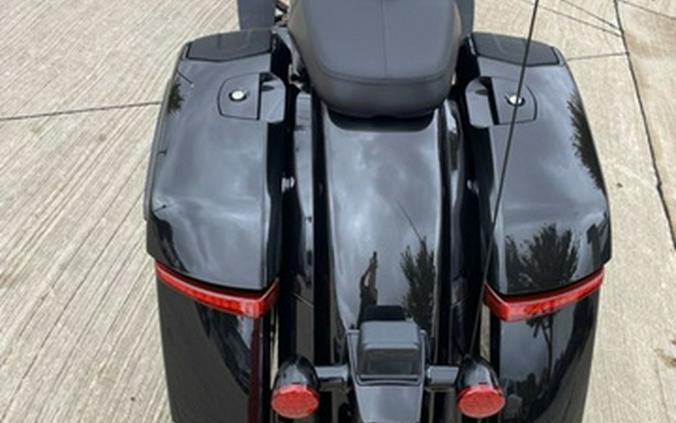 2026 Indian Challenger Dark Horse Signature Series Abyss Metallic / Red Allert