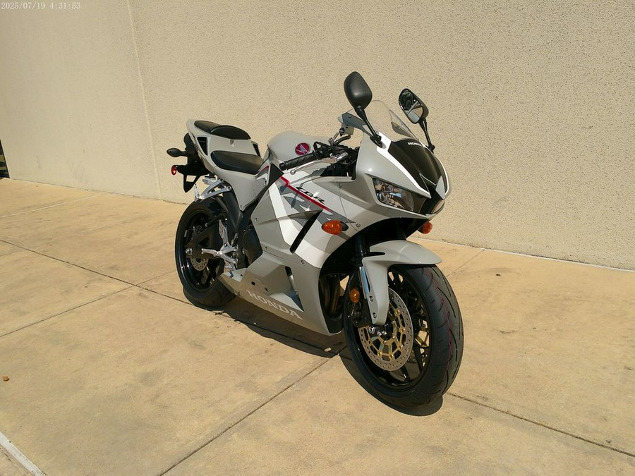2026 Honda® CBR600RRT