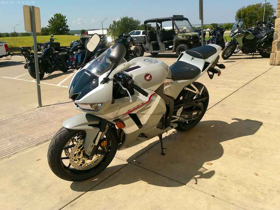 2026 Honda® CBR600RRT