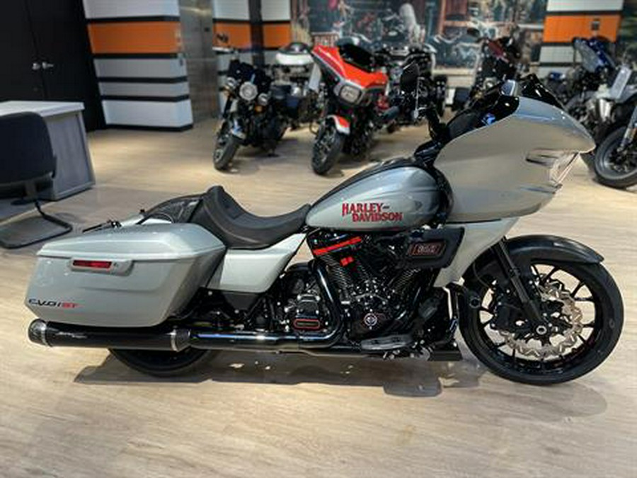 2025 Harley-Davidson CVO™ Road Glide® ST