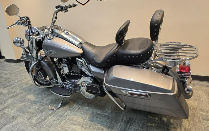 2016 Harley-Davidson® Road King® Billet Silver FLHR