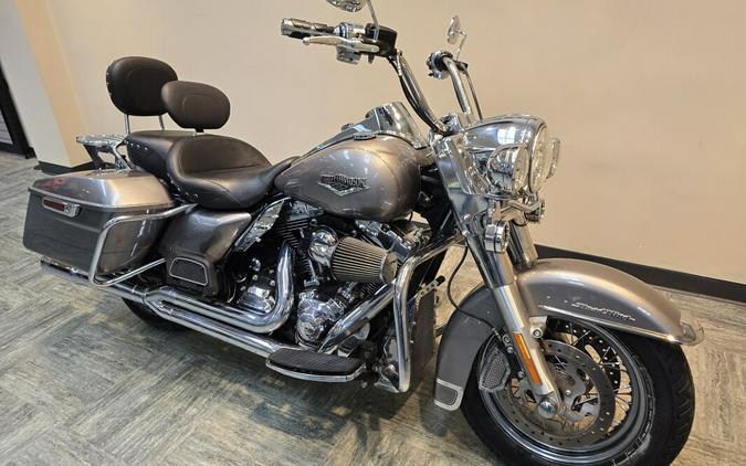 2016 Harley-Davidson® Road King® Billet Silver FLHR
