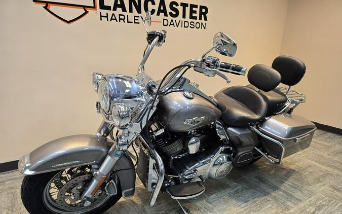 2016 Harley-Davidson® Road King® Billet Silver FLHR