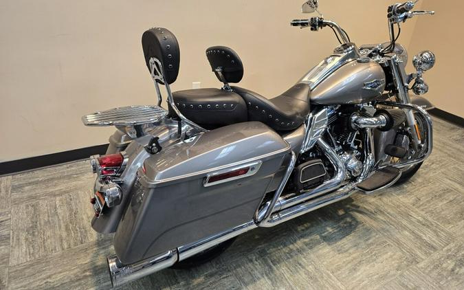 2016 Harley-Davidson® Road King® Billet Silver FLHR