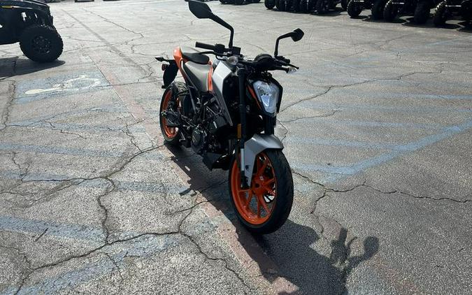 2023 KTM 200 Duke