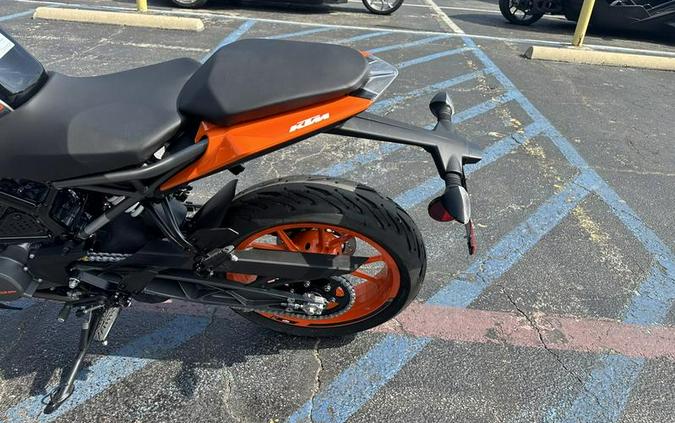 2023 KTM 200 Duke