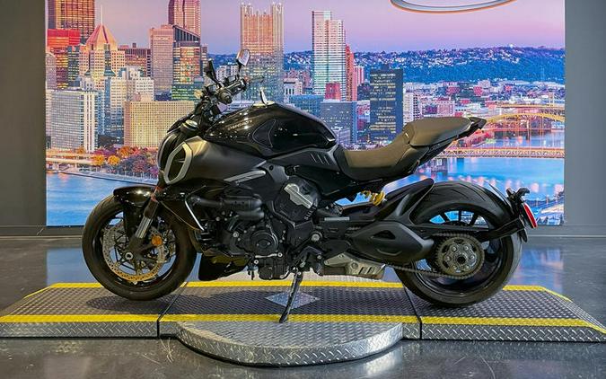 2024 Ducati Diavel V4 Black