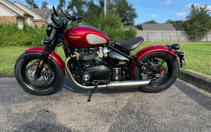 2022 Triumph Bonneville Bobber Gold Line Carnival Red/Sapphire