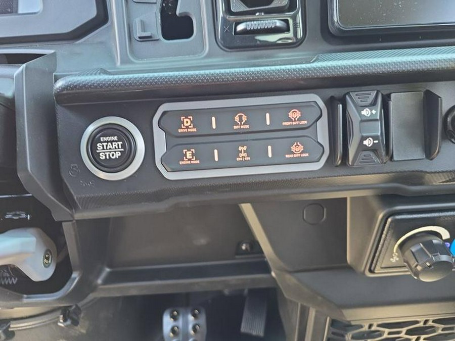 2026 Can-Am® Defender MAX Limited HD11
