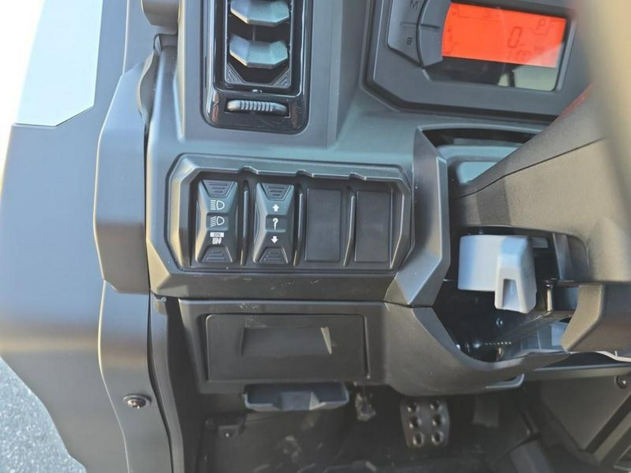 2026 Can-Am® Defender MAX Limited HD11