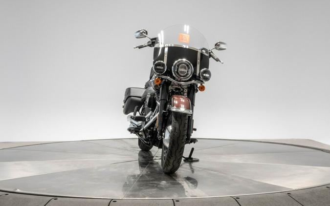 2018 HARLEY-DAVIDSON FLHCS HERITAGE CLASSIC 114 in Twisted Cherry