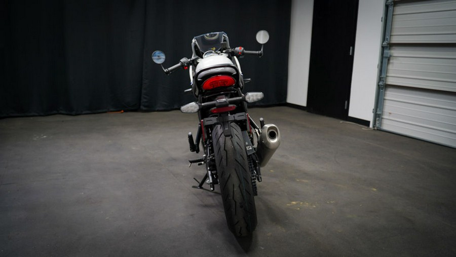 2026 Triumph Thruxton 400 Phantom Black / Aluminium Silver