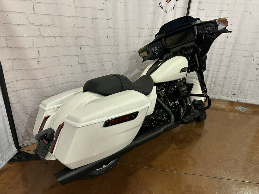 2024 Harley-Davidson Street Glide® FLHX White Onyx Pearl