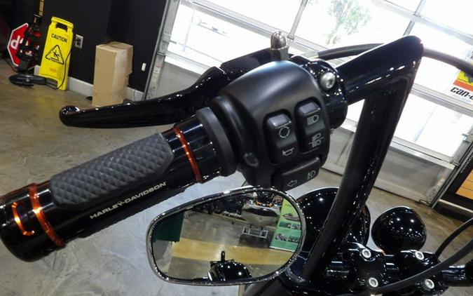 2018 Harley-Davidson Softail FLDE - Deluxe