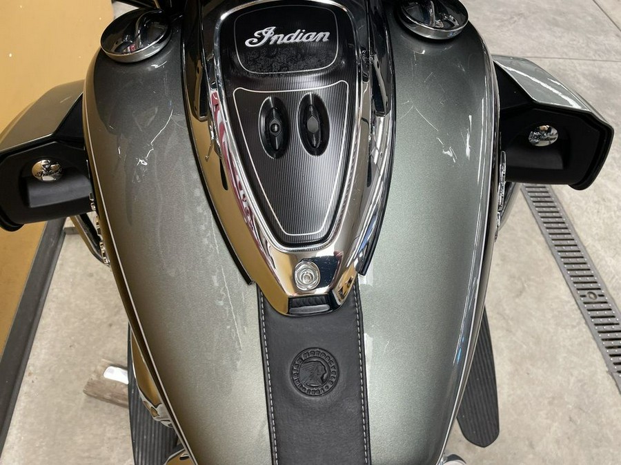 2021 Indian Motorcycle® Roadmaster® Alumina Jade/Thunder Black