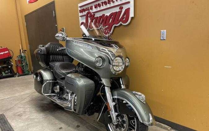 2021 Indian Motorcycle® Roadmaster® Alumina Jade/Thunder Black