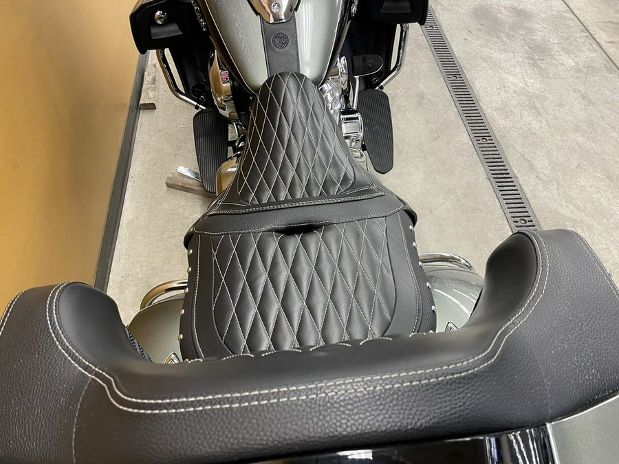 2021 Indian Motorcycle® Roadmaster® Alumina Jade/Thunder Black