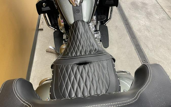 2021 Indian Motorcycle® Roadmaster® Alumina Jade/Thunder Black