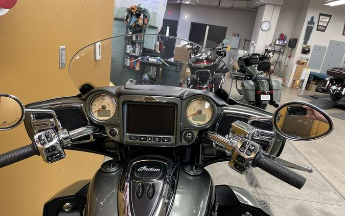 2021 Indian Motorcycle® Roadmaster® Alumina Jade/Thunder Black