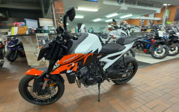 2027 KTM 990 DUKE