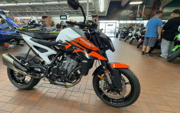2027 KTM 990 DUKE
