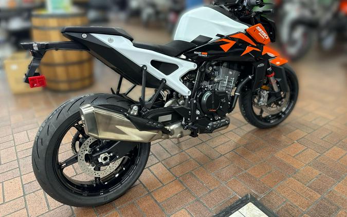 2027 KTM 990 DUKE