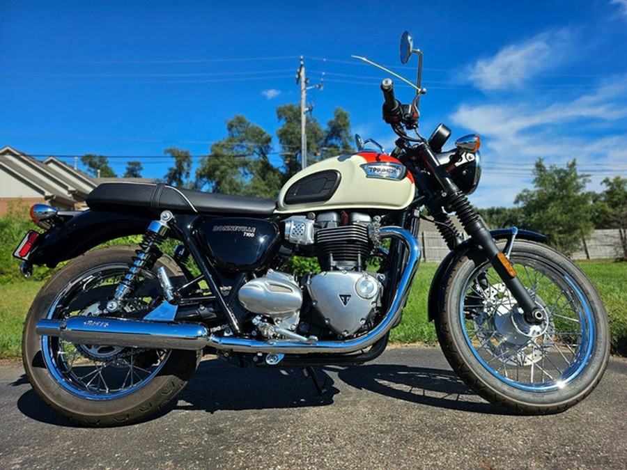 2018 Triumph Bonneville T100 New England White/ Intense Orange Black