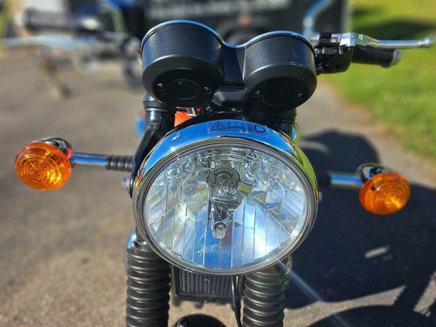 2018 Triumph Bonneville T100 New England White/ Intense Orange Black