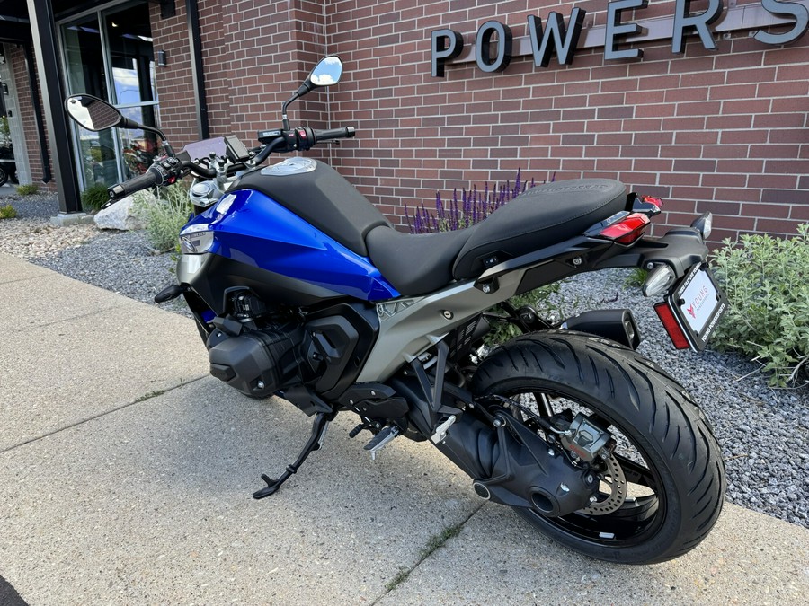 2026 BMW Motorrad R 1300 R Racing Blue Metallic
