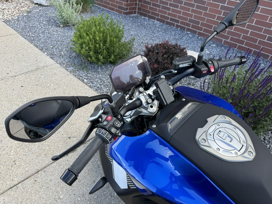 2026 BMW Motorrad R 1300 R Racing Blue Metallic
