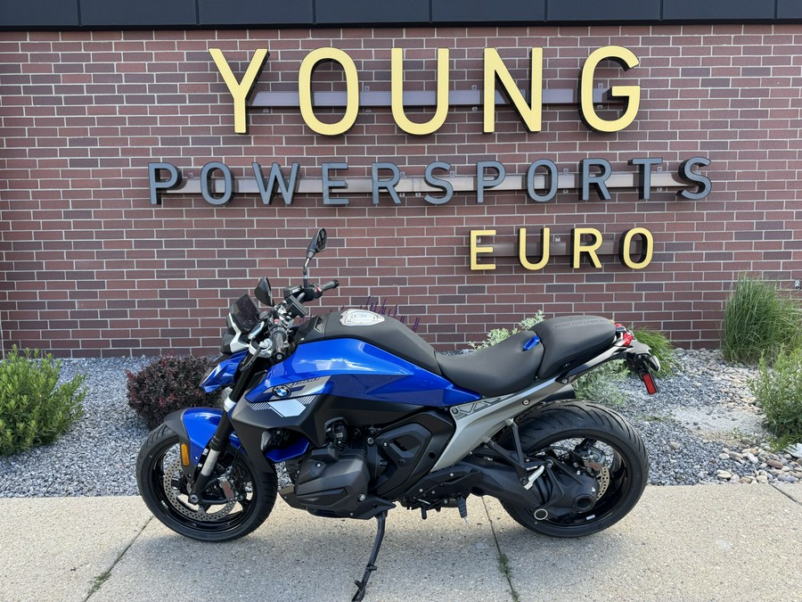 2026 BMW Motorrad R 1300 R Racing Blue Metallic
